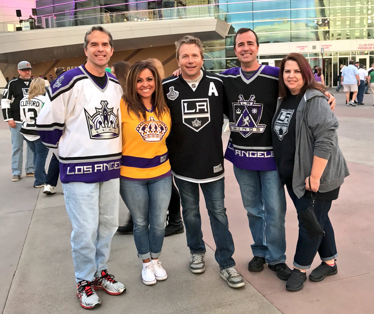 veronicaxxxooo's tweet photo. The final Frozen Furry #LAKings #FrozenFury #BirthdayFinale https://t.co/hLB8BXfk3L