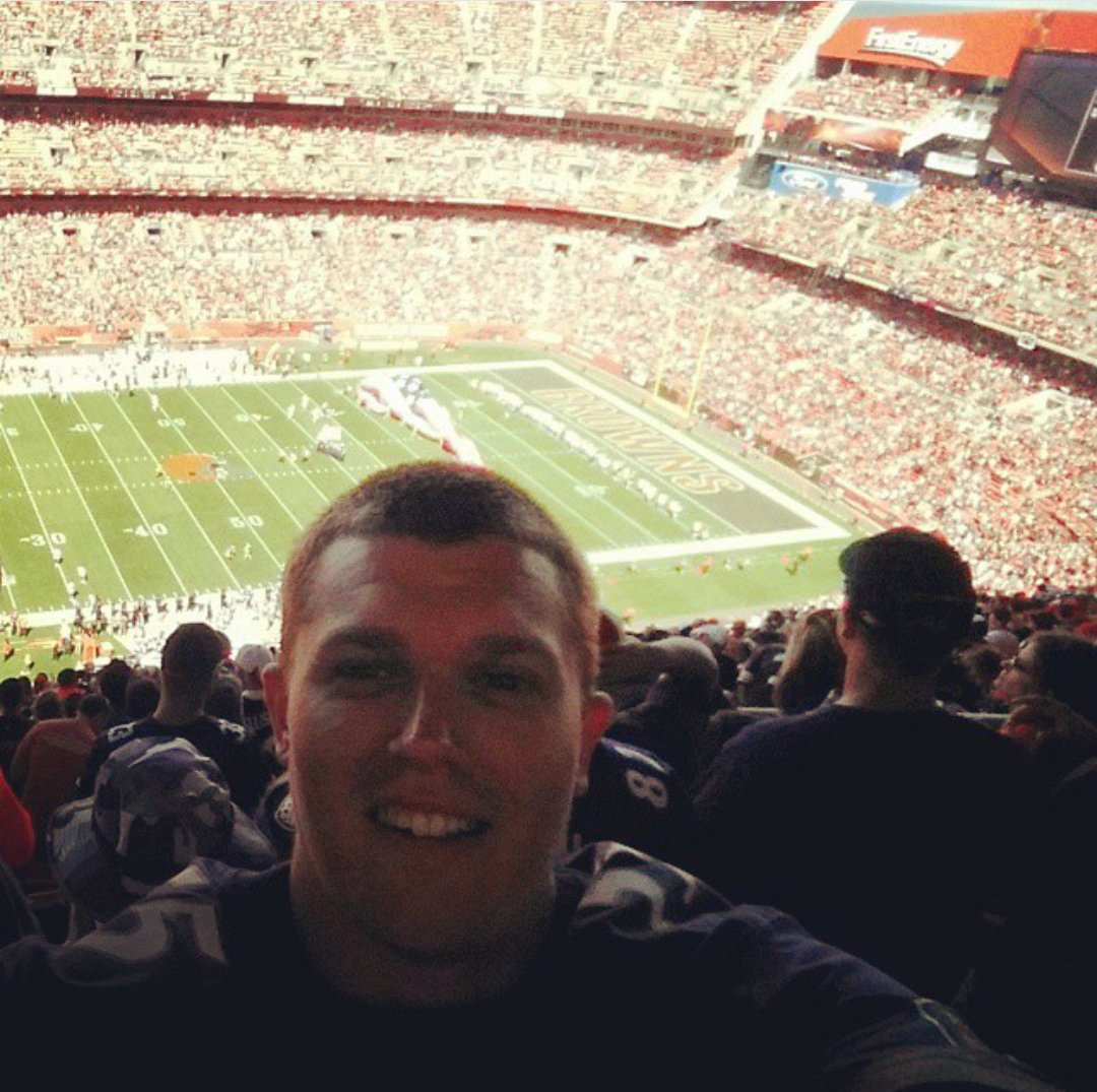 Flockgang4_life's tweet photo. Through hostile enemy territory, and running the streets following the champs!! I'm always #RunninRavens #Sweepstakes @DunkinBaltimore https://t.co/eQaqS00j3M