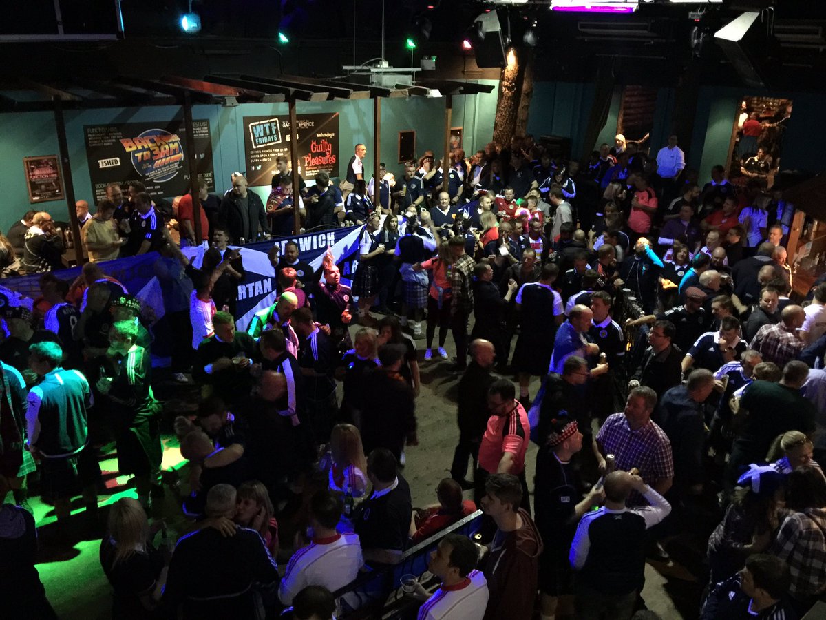 GraemeShinnie's tweet photo. #ThisTime #WeAreScotland #TheShed #PreMatchParty https://t.co/NDUKOSIHaD