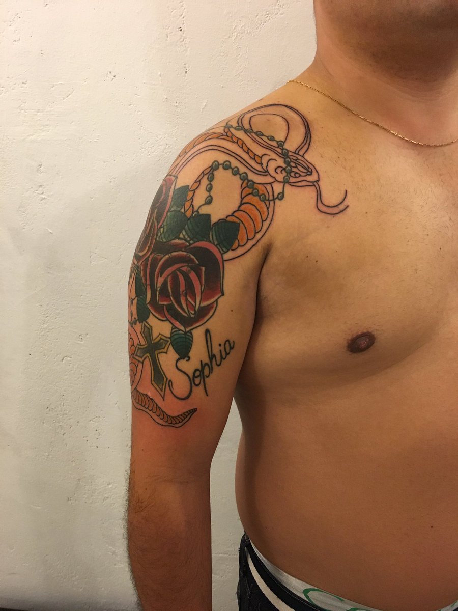 acquasantario's tweet photo. #girlswithtattoos #tattoedgirls #underboob #underboobtattoo #lotusflower #tatuagensfemininas #tatuagemfeminina #tattooplace #salvador # https://t.co/7dd7SW7uYq