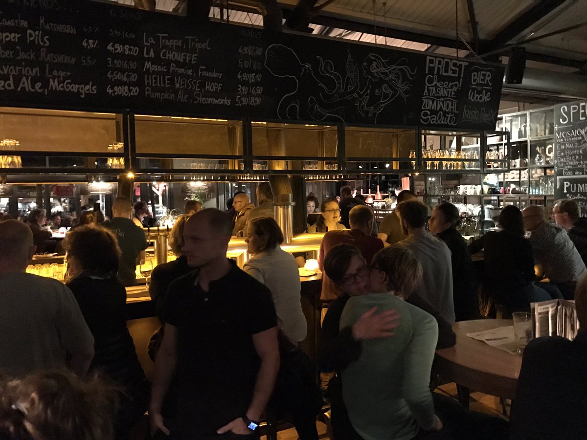 phoebelebrecht's tweet photo. Saturday night in #Hamburg ⚓️Great to see @GoCardlessDE &amp; @Gastrofix at work! 🍺🍗 #payments #fintech #sepa https://t.co/3wzuK6wivH