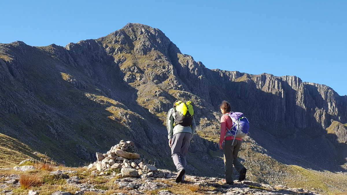 AndySpink1's tweet photo. #walking #munros #munrobagging #scotland with #hebrideanpursuits #autumn #guide #skillscourses #hillwalking #glencoe https://t.co/UJdwuASbKP