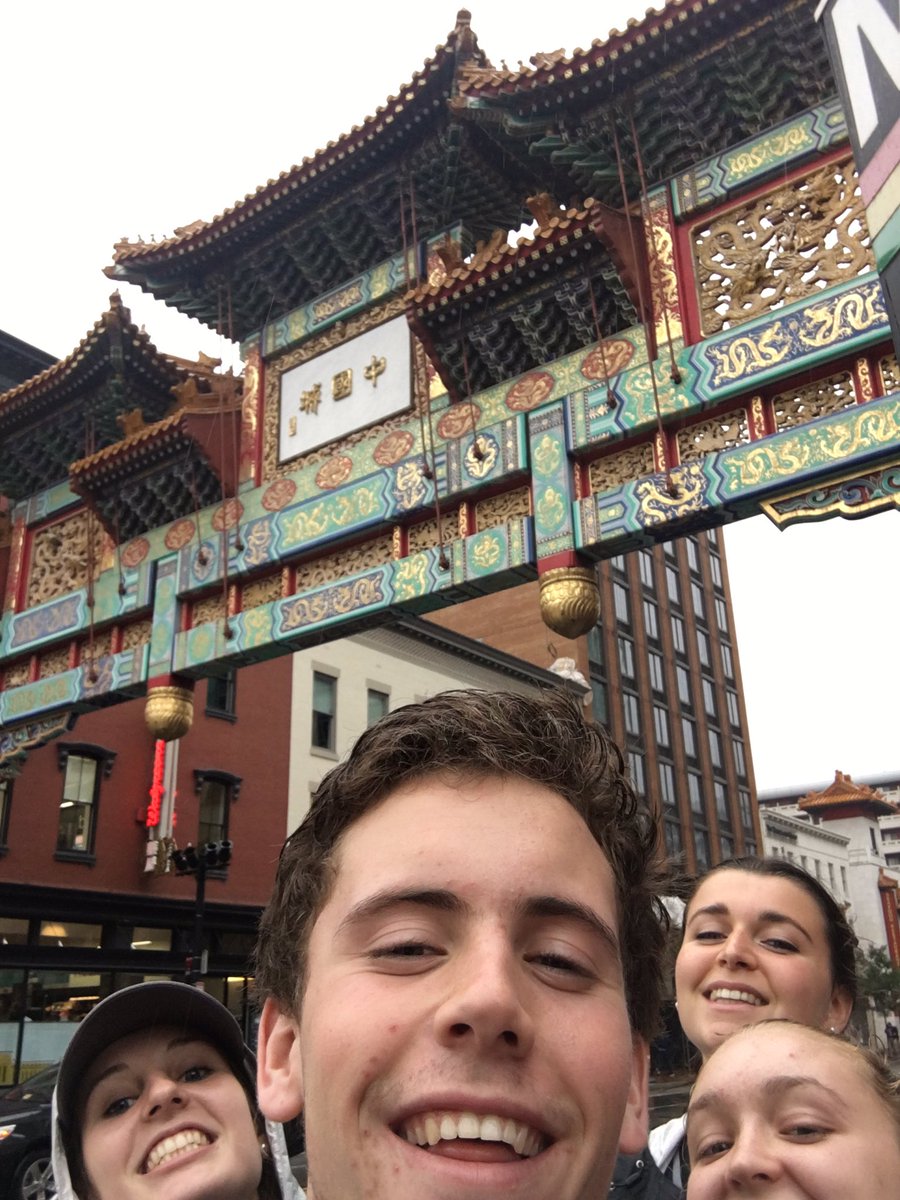 SingleSquaddd's tweet photo. Took a wrong turn and ended up in Beijing #singlesquadtakesonchina #iwantnoodles #chinatowngate #newnavigatorplease @bighuntGU #singlesquad https://t.co/HhBhxOJ4Y0