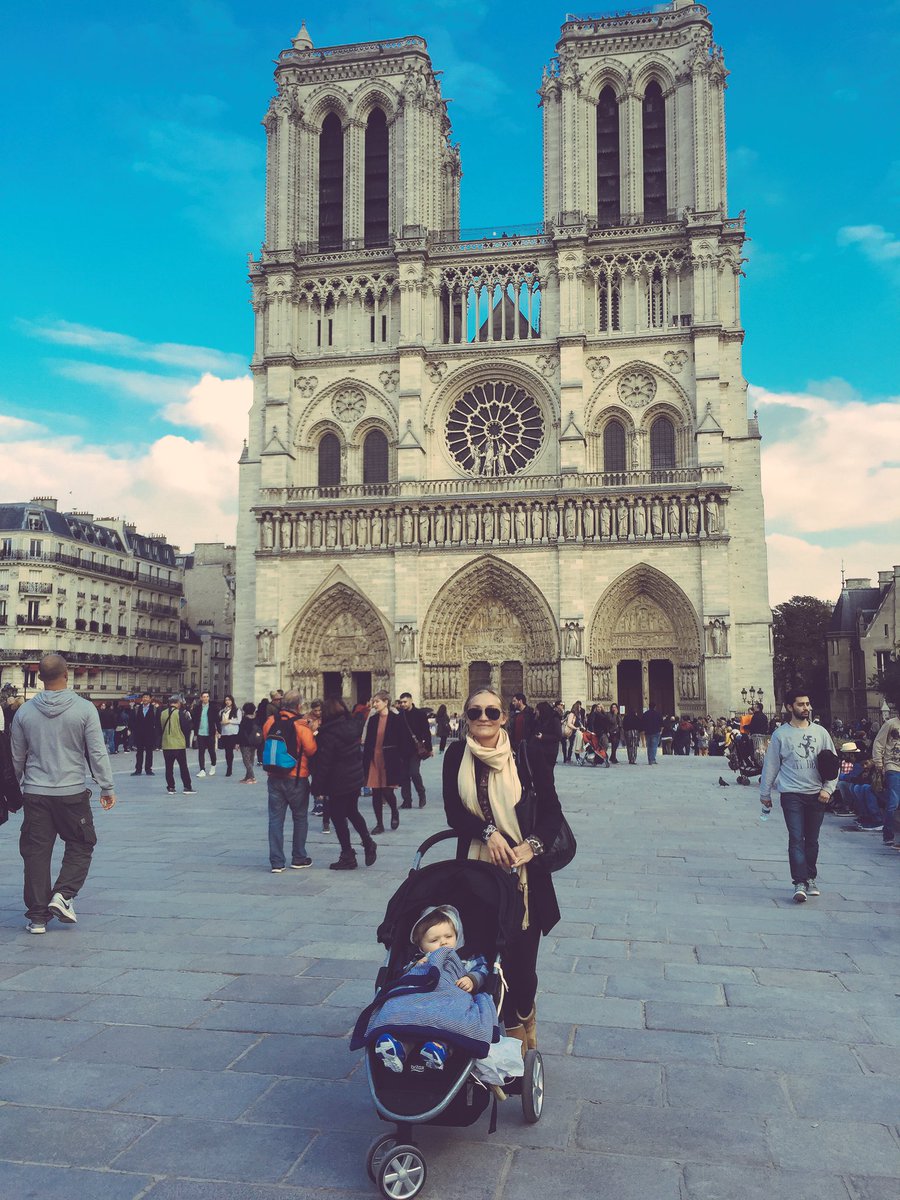 AurelieVictor's tweet image. Lovely time in Paris 🐻🐰💙