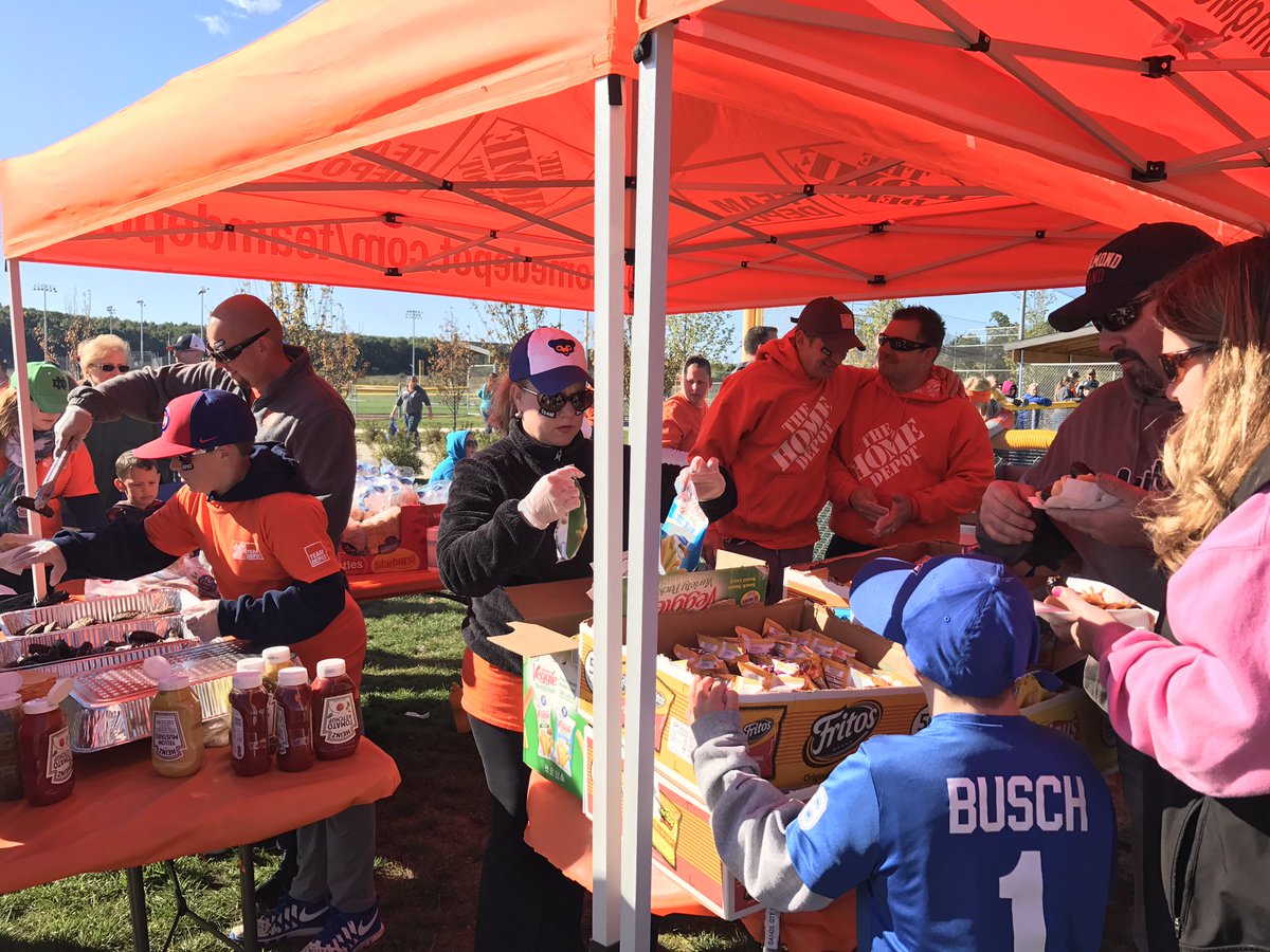 terryjean44's tweet photo. Miracle League Day with some very special kids❤️#GivingBack @nate_knowles @troyer_paige @bobsaniga @kelly_mayhall @JonSturgis1 @Pabasel12 https://t.co/5NbbNXaHTN
