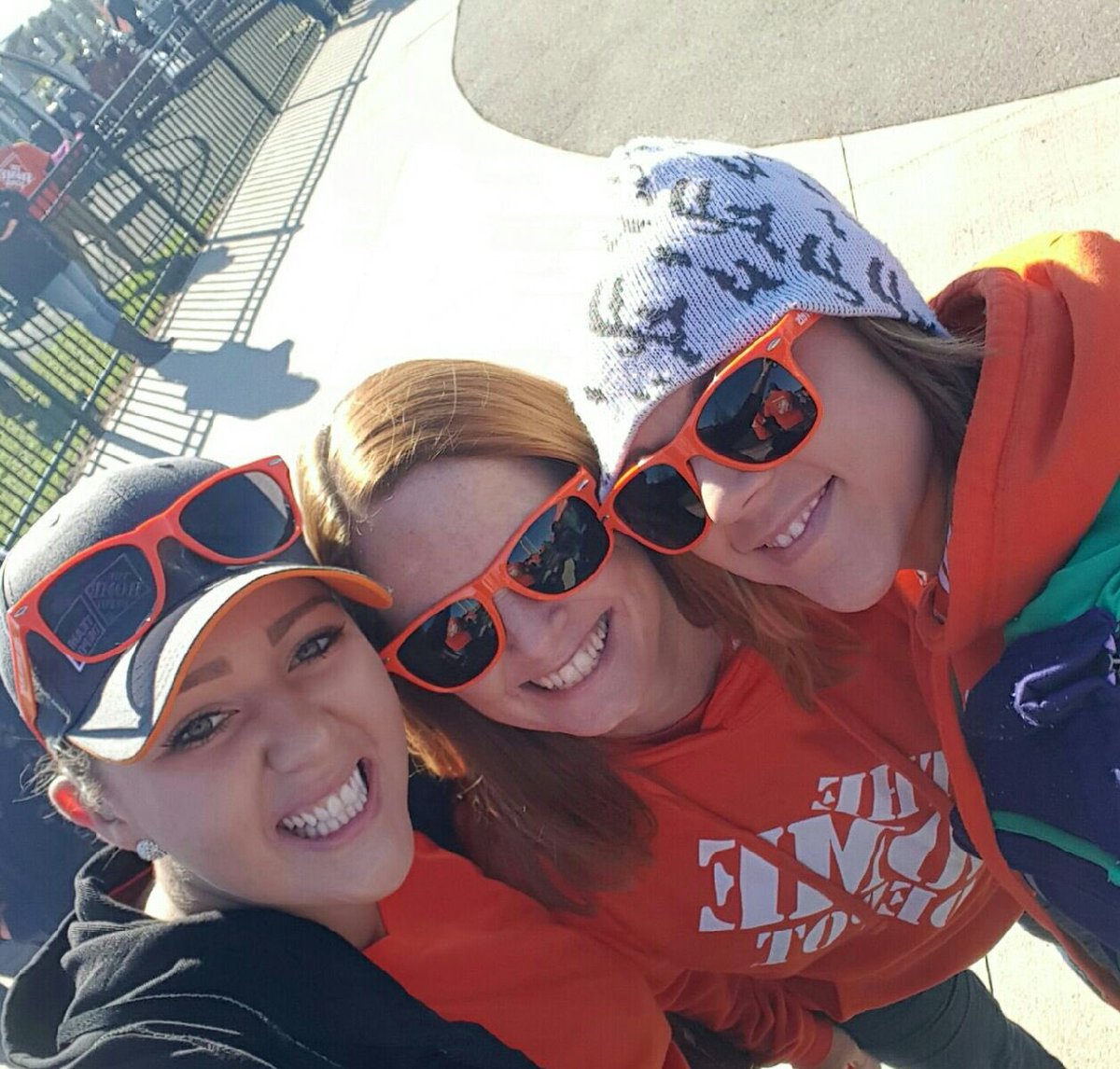 terryjean44's tweet photo. Miracle League Day with some very special kids❤️#GivingBack @nate_knowles @troyer_paige @bobsaniga @kelly_mayhall @JonSturgis1 @Pabasel12 https://t.co/5NbbNXaHTN