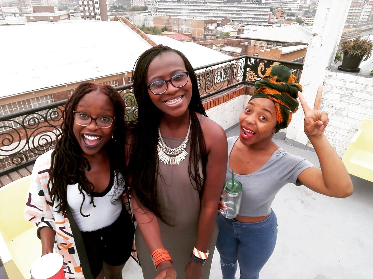 Yandz_Fuze's tweet photo. #WeekendShandis with @Hlanyos and @Teakaaay 🍸💁🍹💃❤ https://t.co/LGUjseAi6E