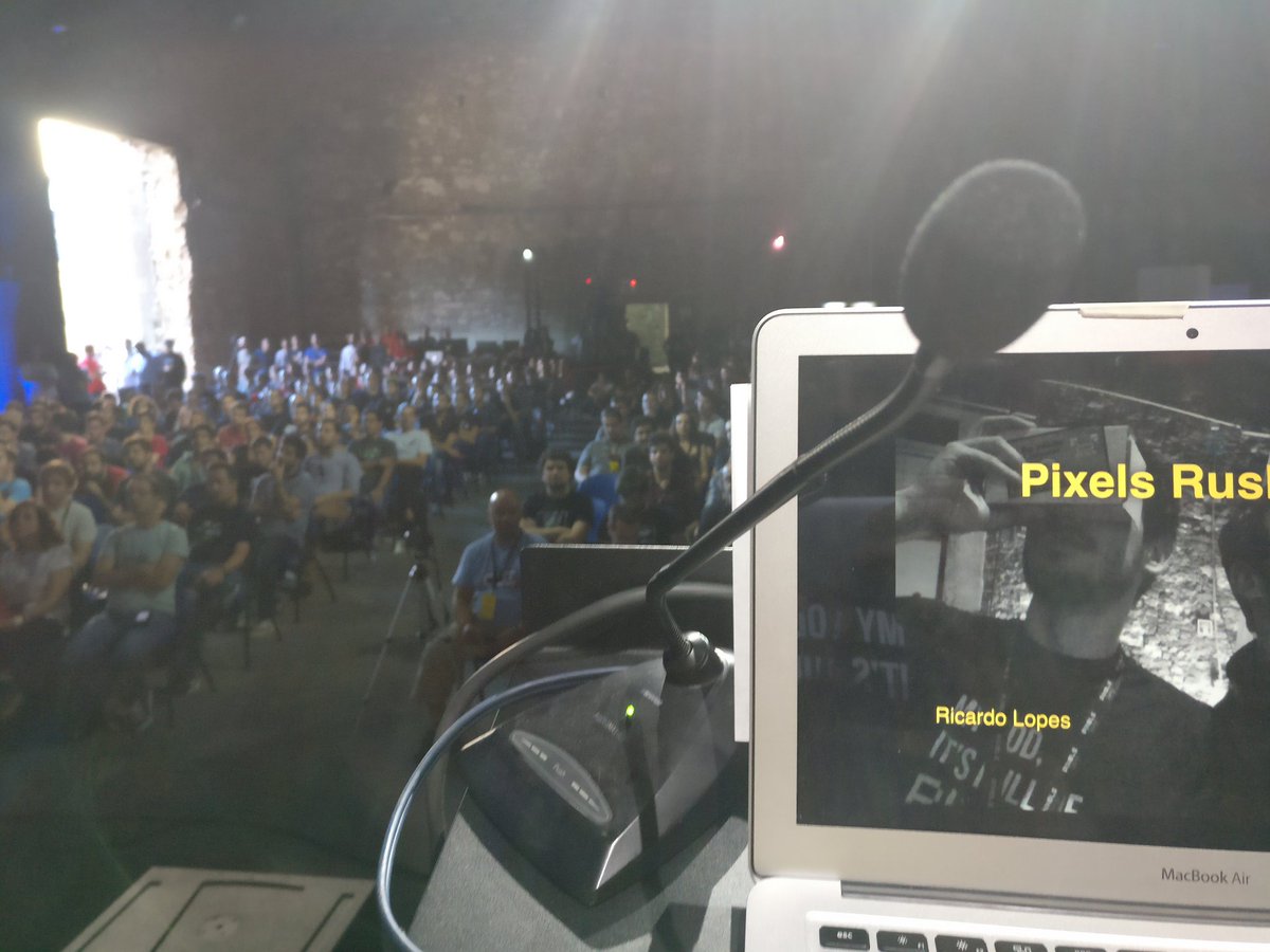 ricardoplopes's tweet photo. It was awesome presenting Pixels Rush VR to the #pixelscamp crowd 😀 https://t.co/kVAHUIZifq