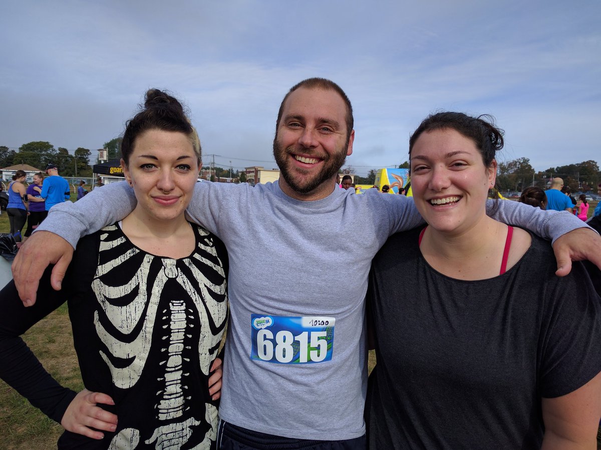 Lady_Lockedown's tweet photo. Before, during, and after Insane Inflatable 5k. We survived. But barely (ㆁωㆁ*) #mxc #ninjawarrior  #insaneinflatable THANKS @Inflatable5K ! https://t.co/uRam45Yupx