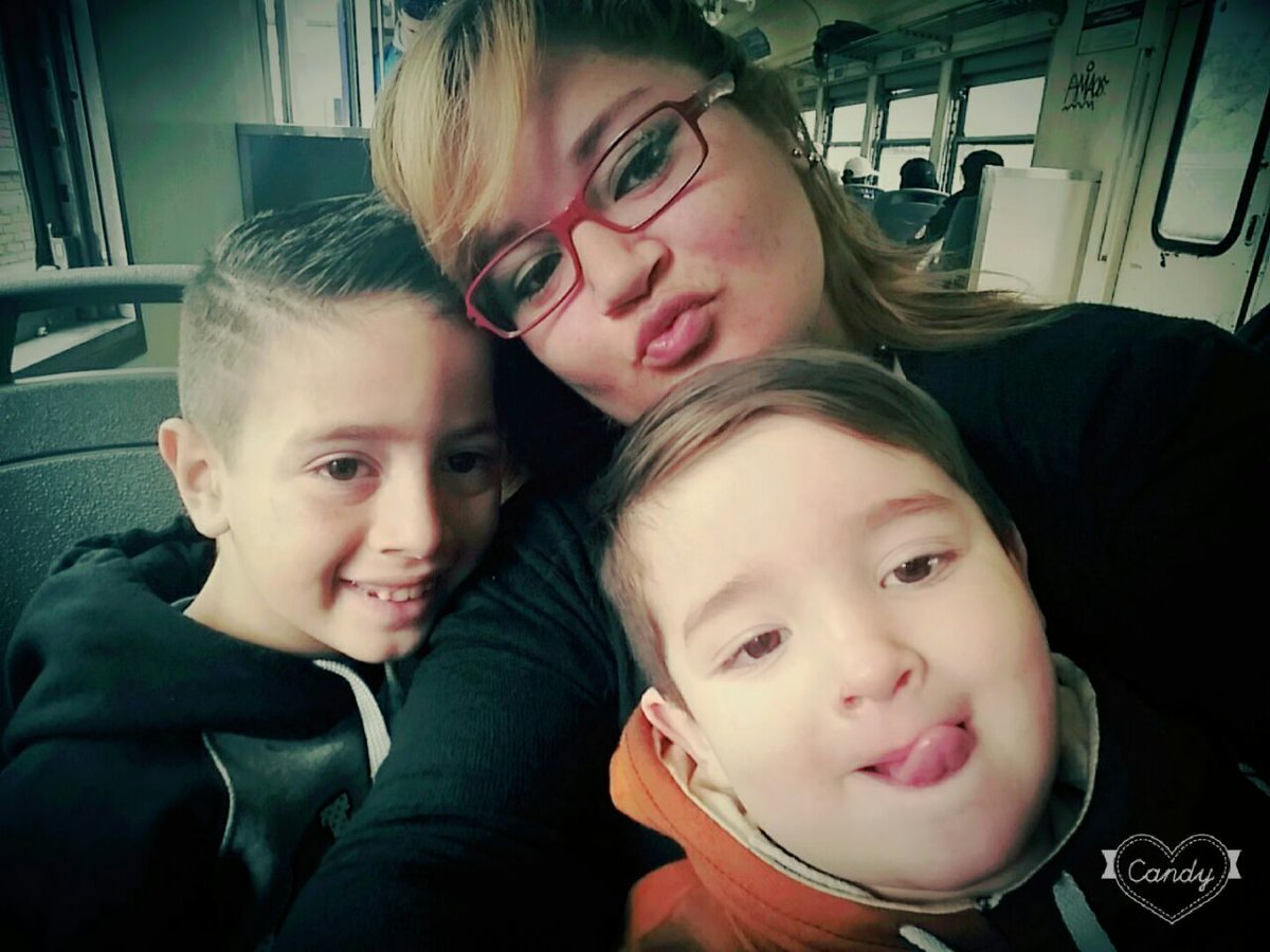 FansClubSPE's tweet photo. Y ya estamos en viaje!!  Cn nuestros minis fans..  ♡ @romansivori https://t.co/DlKjKLXPlN