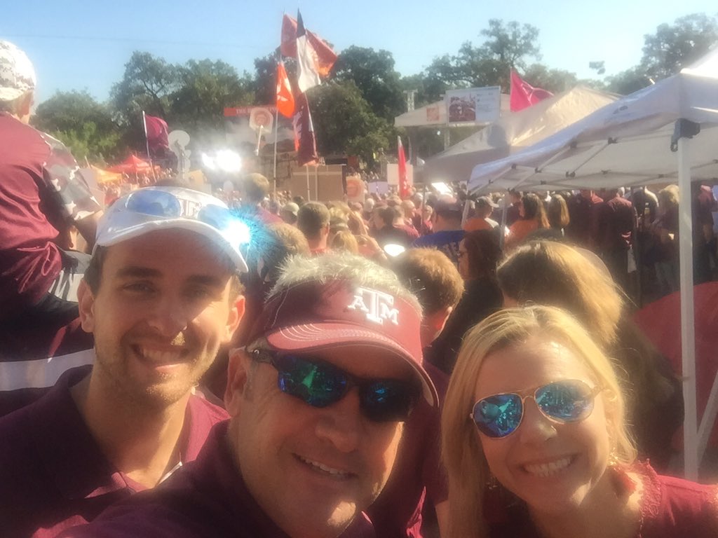 amytorres's tweet photo. College Game Day fun in Aggieland-BTHOtennessee! @CollegeGameDay https://t.co/J67c9A3QFv