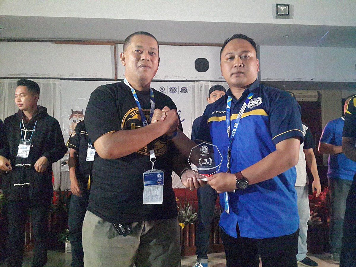 CISCberau's tweet photo. Wah kbr bhgia buat #CISCBerau slh 1 perwakilan kmi Pak Arif memenangkn award di #Gathnas12CISC sbgai The Best Member 2016 oleh @ChelseaIndo https://t.co/EeA1Fp5q2Q