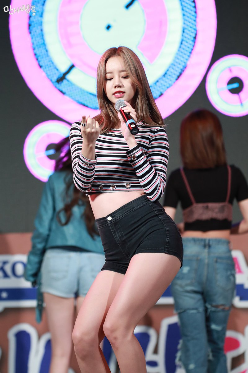 10004bt's tweet photo. 161008 자갈치시장대잔치 #걸스데이 #혜리 https://t.co/vBum1bu1D1