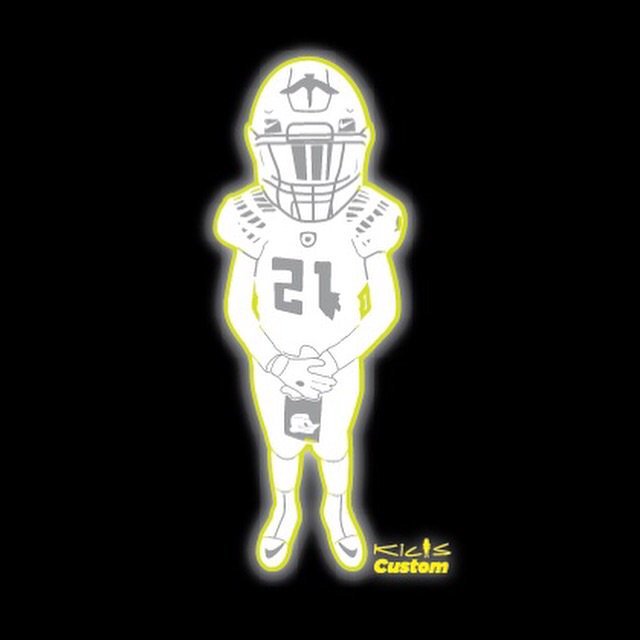 KicksClothing's tweet photo. #kickscustom for Baby Primetime ⚡️ It's college #gameday Who you got ?! @NationsBestFB Electrify your game with Kicks Custom ⚡️🏈 https://t.co/uPvnEl2MhR