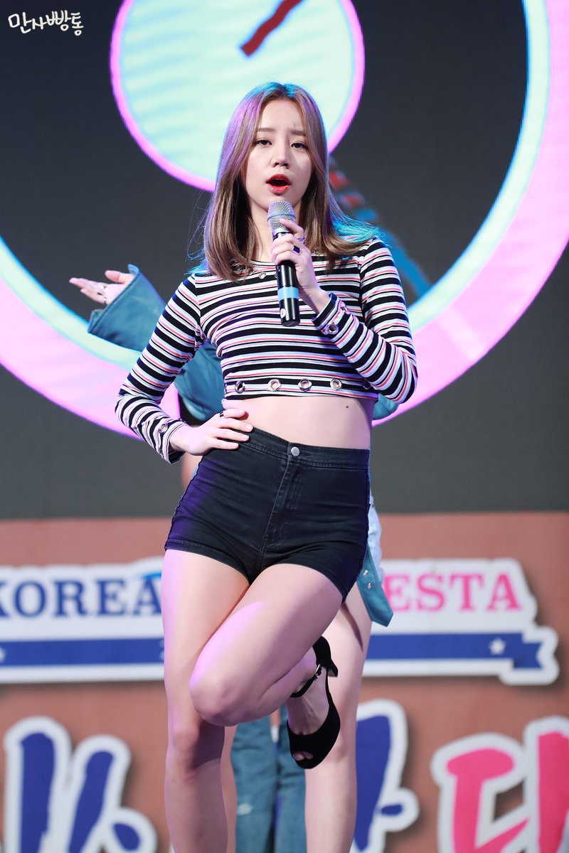 10004bt's tweet photo. 161008 자갈치시장대잔치 #걸스데이 #혜리 https://t.co/vBum1bu1D1