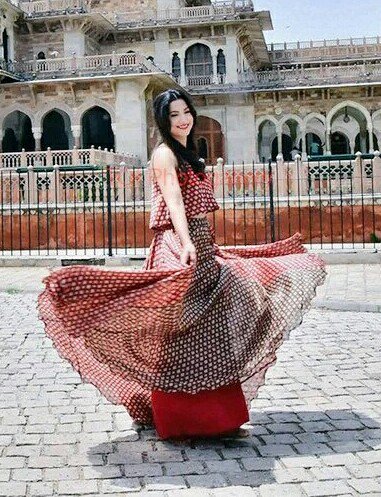 ASMAKHAN1098's tweet photo. Be strong enough to let go,
Nd patient enough to wait for what uh deserve..❤
❤_Love uh mh #Princess_❤
@GAUAHAR_KHAN https://t.co/yrIAovBdvk