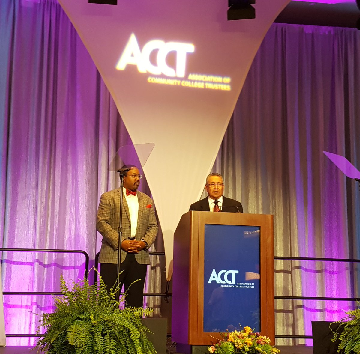 _Read2Lead's tweet photo. @CCTrustees passing of gavel Roberto Zarate to  new Chair Bakari Lee Congratulations!!!
#ACCT2016  #IamACCT https://t.co/lGAVqQPhBl