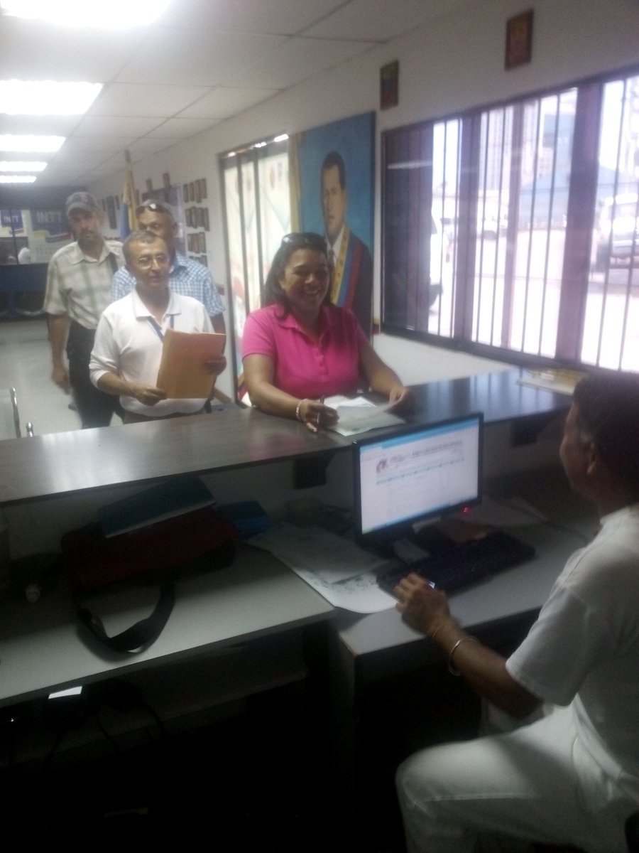 FonturAnzotegu1's tweet photo. Anzoátegui atendiendo a nuestros transportistas en el relanzamiento de misión transporte viviremos y venceremos.. https://t.co/L1OLB0sLcr