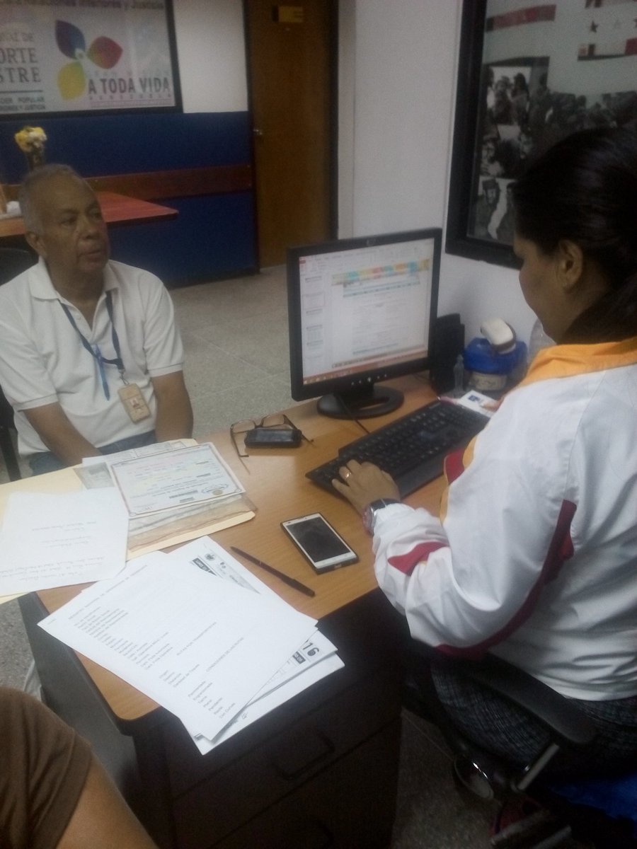 FonturAnzotegu1's tweet photo. Anzoátegui atendiendo a nuestros transportistas en el relanzamiento de misión transporte viviremos y venceremos.. https://t.co/L1OLB0sLcr