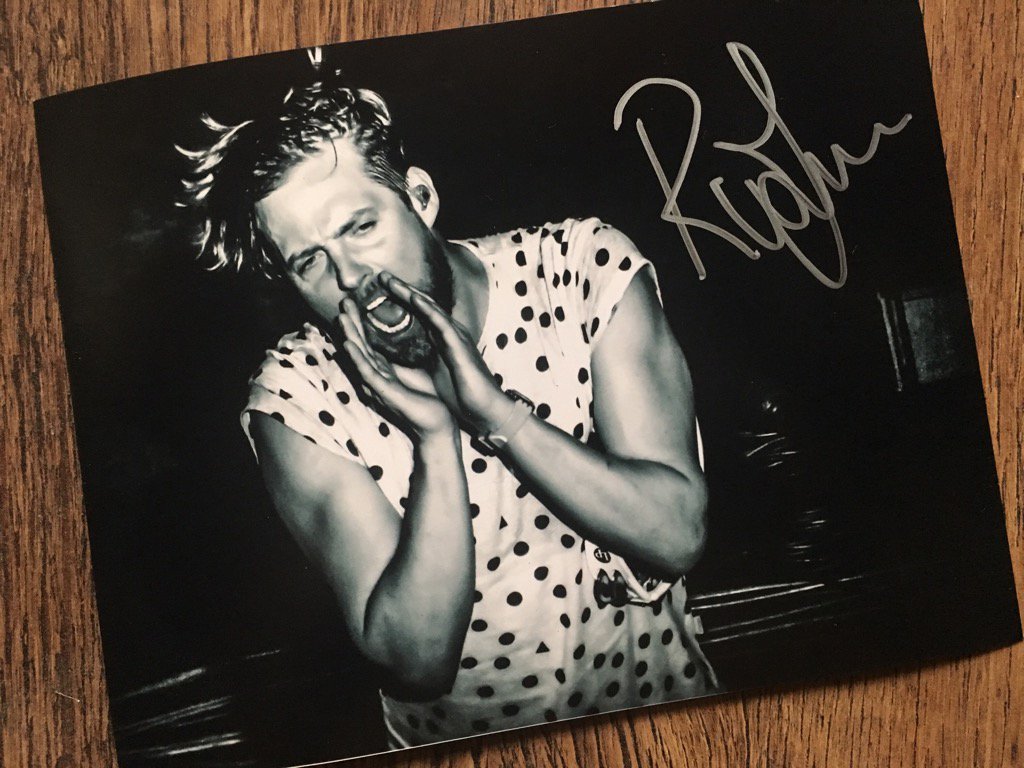 byBrownEyedGirl's tweet photo. Thank you very much @Rickontour for signing my print. So sorry about the leaky pen! #SharpieFail 😳😔 https://t.co/uvklpI57Iw