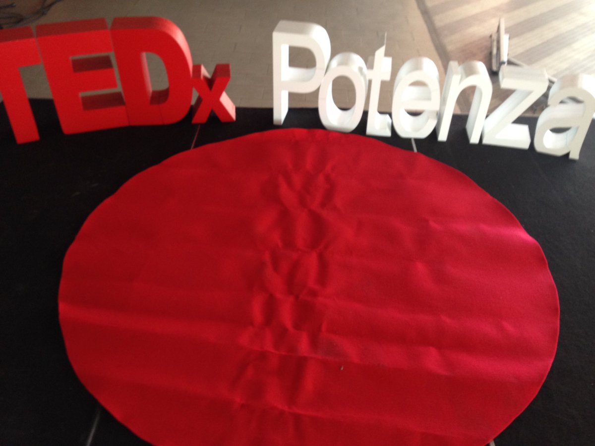 anpugliese's tweet photo. #beautifullyugly è il #Lavoro: bello essere a #TEDxPotenza https://t.co/q1LVcdS7yA