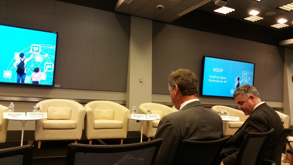 tony_chenjamin's tweet photo. Sad to see the end of the @globalvoicesau DC delegation for 2016, but more seminars to come at the #WorldBank https://t.co/cZsfj4tB3d