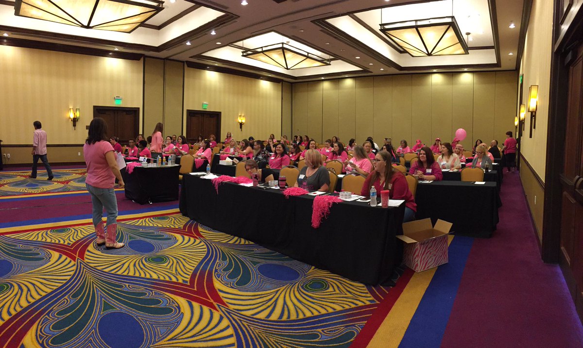 LupeFinke1117's tweet photo. In Houston TX at our Fall Pink Zebra Rally. #pzpinkout #pinkzebra #pinkzebrarally #funtimes #pinkzebrahome https://t.co/1rIsqpkz8f