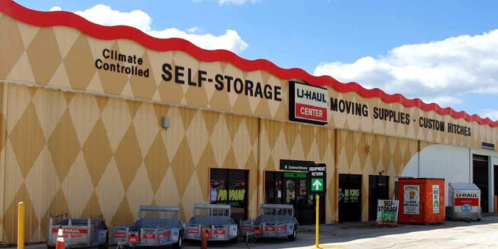 uhaul's tweet photo. U-Haul is offering 30 days #free storage to #victimsof #hurricanmatthews. @RedCross 
Please Share >> https://t.co/xfFa1czr3B https://t.co/3wzeU0yf3G