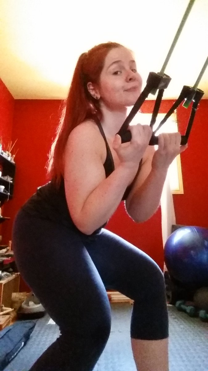 amandarosecoach's tweet photo. As @tonyshorton calls them the #supersonicgreenbands haha! #pullups
#p90x #legsandback #legday #lunges #womenwholift #girlswithmuscle https://t.co/NZOyHbkiYW