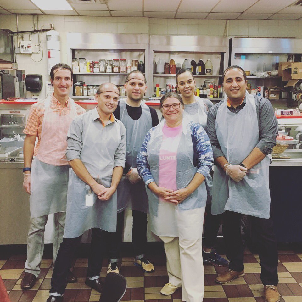 Jwass10's tweet photo. oxyGEN NY had a great volunteer event at the Harlem Food Bank! Thanks to all of our members!!#lifeatatt #oxygenny #attemployee @oxyGENerg https://t.co/CrVRuSoWr4