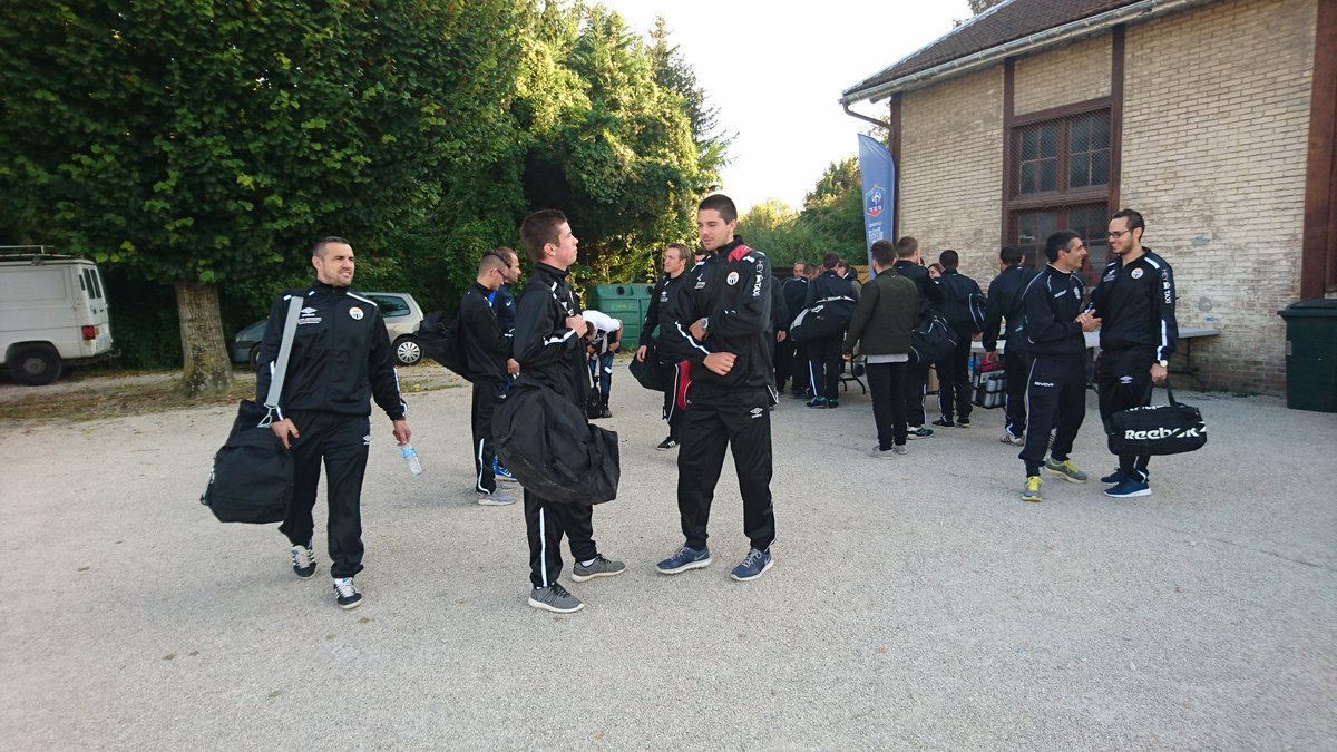 ESMunicipaux3's tweet photo. Les joueurs des @ESMunicipaux3 sont là !

#esmtcssa
#cdf https://t.co/kcKM613ssY