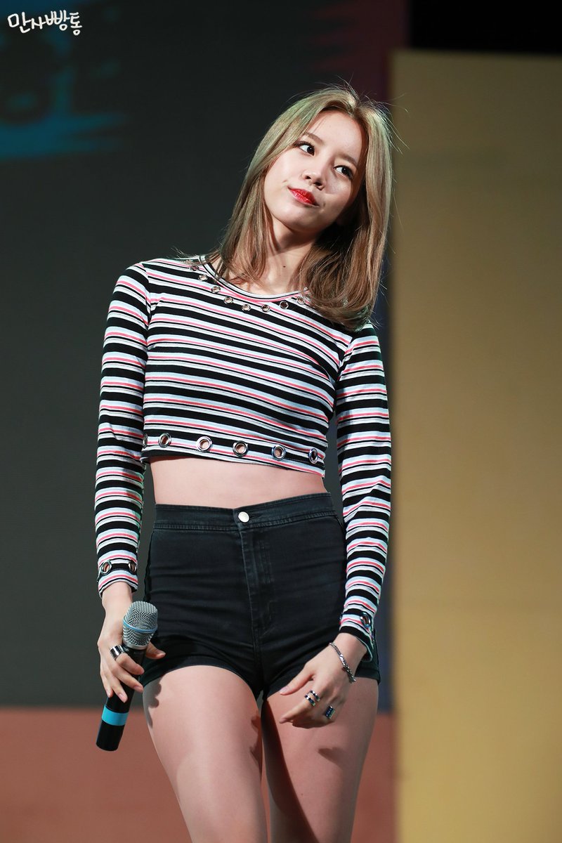 10004bt's tweet photo. 161008 자갈치시장대잔치 #걸스데이 #혜리 https://t.co/kjtJoedZ2f