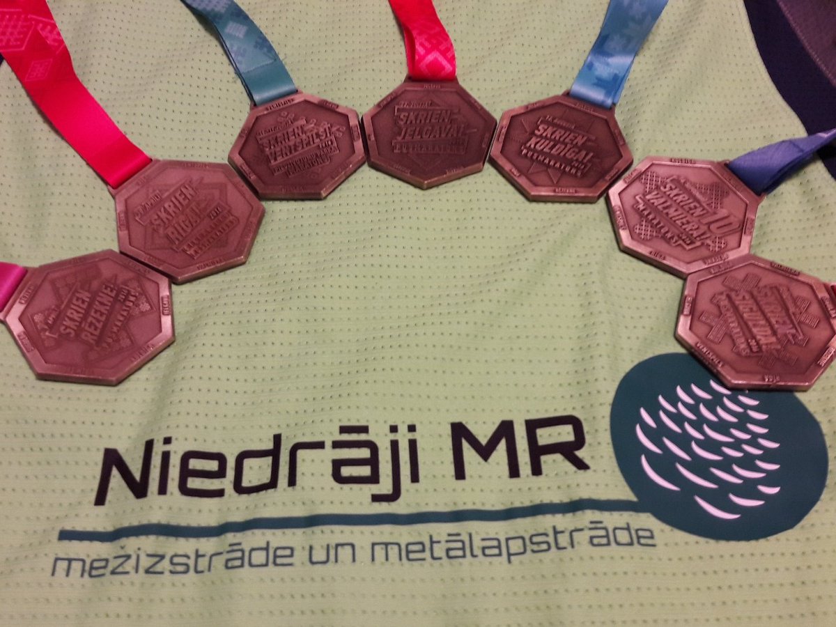 beginner_runner's tweet photo. Par medaļām #SkrienLatvija posmu dalībnieki šogad nevarēja sūdzēties!:)
Vai Tev ir visa kolekcija? #TeamUgāle #7posmi https://t.co/EEVIyjlPSf