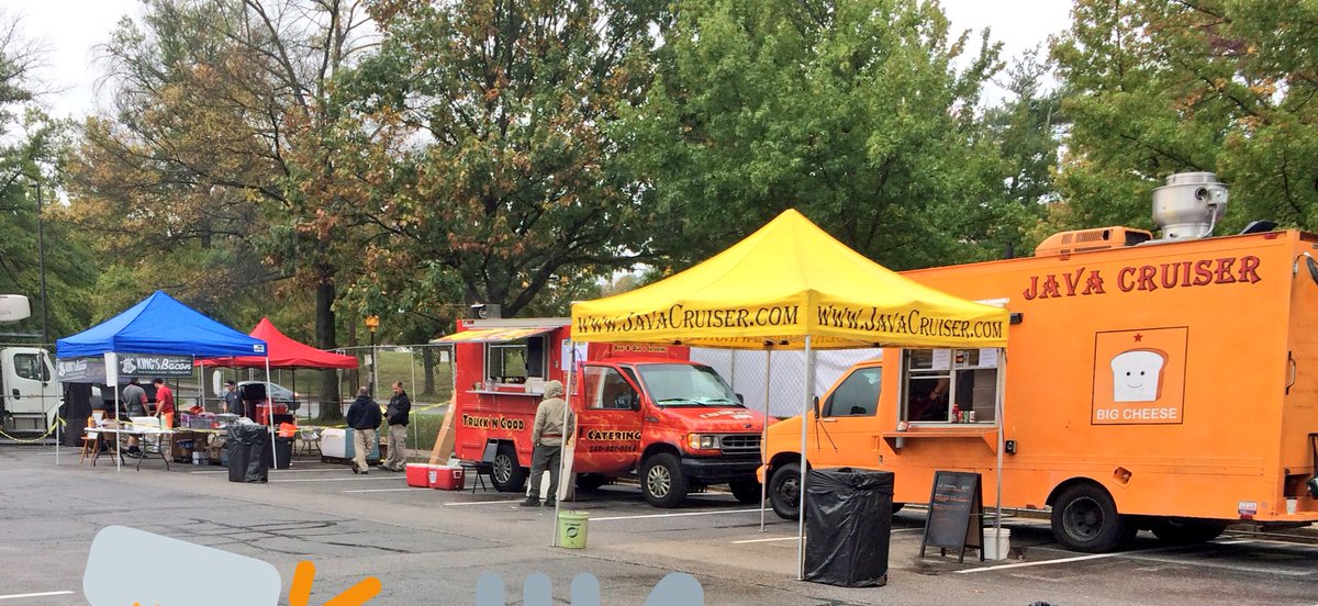 JavaCruiserMOCO's tweet photo. .@hops_harvest Food trucks are all ready for the beer tasters! 🌾🍻🍁 #HopsAndHarvest @carnbbq @mdbrulee @GreekOnTheSt @FarmtoCharm #KingBacon https://t.co/6DPlkhaXRF