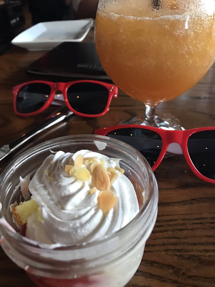 Socaltrojan's tweet photo. Strawberry shortcake! Eternal summer! #yelpsfallbreak #goodonya https://t.co/eLQKCw6Dw8