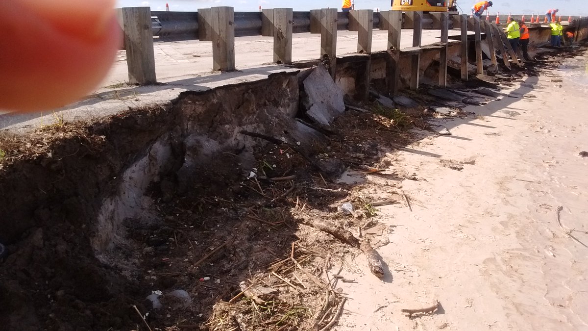 CrystalChenTV's tweet photo. #FDOT: SR 16 approaching the Shands Bridge on St. Johns Co. side. No damage to bridge. Emergency repair underway for the approach roadway. https://t.co/yS2hUN99K5