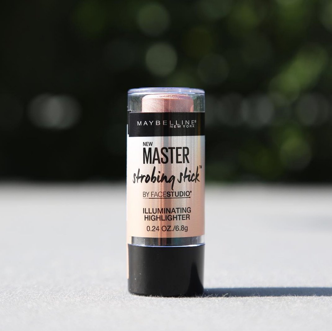 MaybellineHR's tweet photo. Uz #MasterStrobing stick s lakoćom možeš postići svjež, blistav i mladenački izgled svoje kože. Jesi li ga već isprobala? :) https://t.co/HXHQhil6w0