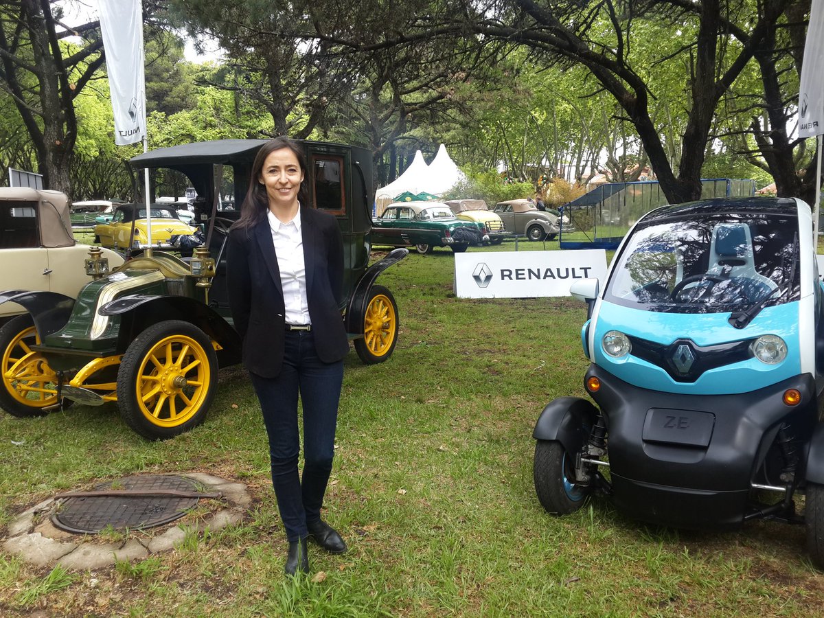 mujeryautomovil's tweet photo. Julieta Rotger, Directora de Comunicación y Sustentabilidad @RenaultArg invita al stand #speedlegends vehículo oficial de #Autoclasica2016. https://t.co/vO7HHtLjDF