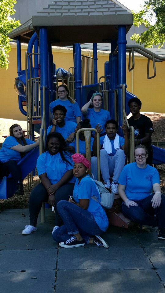 NHSDrama_'s tweet photo. Great Morning for our Thespians to volunteer with #KCNB to clean up local waterways! https://t.co/xIxmR4L5y8