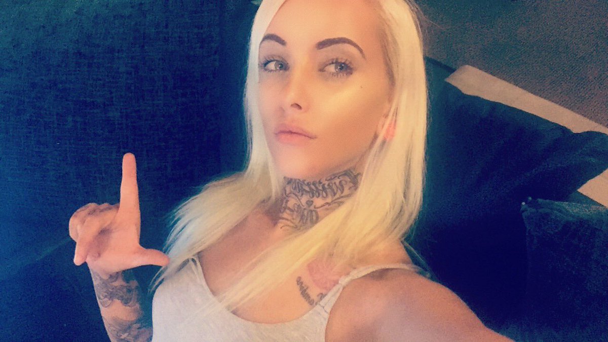 SupremeDommes's tweet photo. @LottieOfficial is ready to take everything you have then kick you to the curb. Join us. 💋

@RTpig @underdeskloser #findom #femdom https://t.co/ps75likqzL