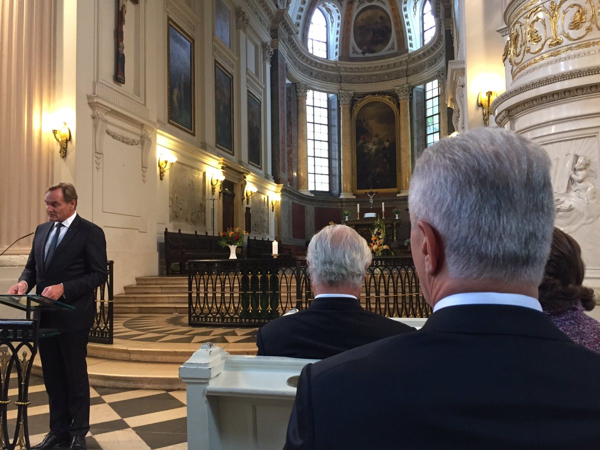 TyskaAmbassaden's tweet photo. Statevisit:final highlight in the #Nikolaikirche remembering peacefull revolution @StadtLeipzig @SachsenDe #SweDE2016 #heimsoeth https://t.co/xfzYkfpdxq