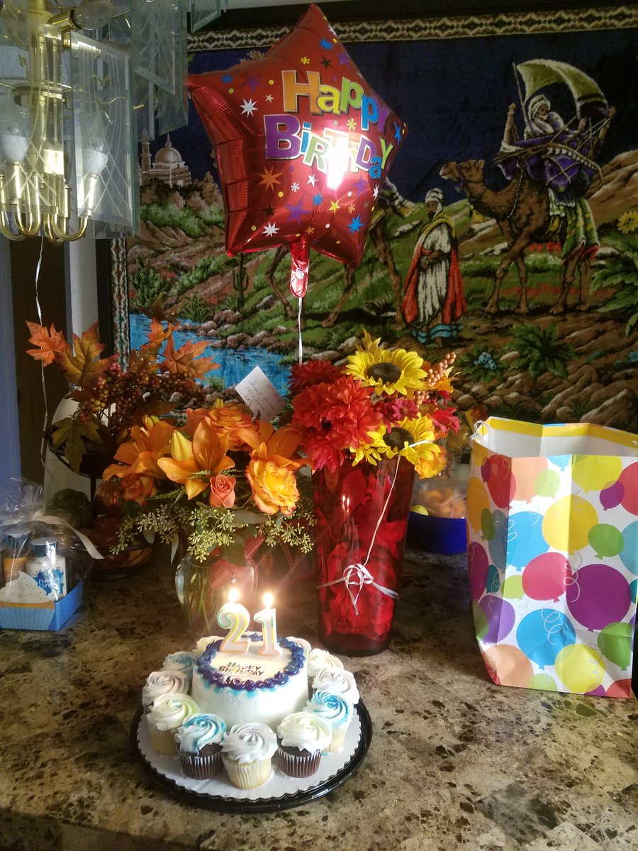 HustleBMU's tweet photo. HAPPY BDAY TO MY LOVELY MOTHER!!!! YOU ARE THE MOST AMAZING PERSON IN THE WORLD! LOVE YOU SOOOOOOOOOOOOOOOOOOO MUCH!! https://t.co/UFN8md9BVk