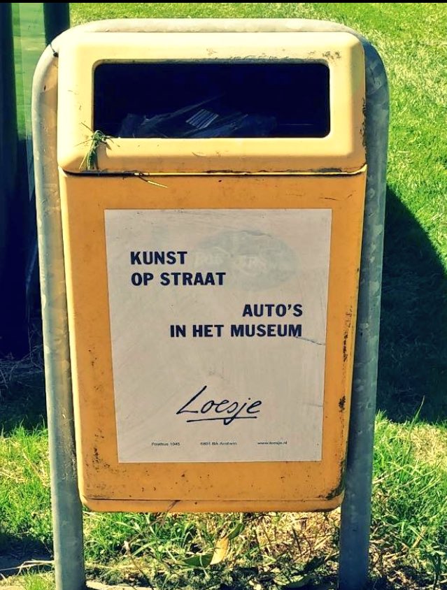 MarcoAarsen's tweet photo. Kunst op straat. Auto's in het museum.. #loesje https://t.co/lBIvkrD7ss