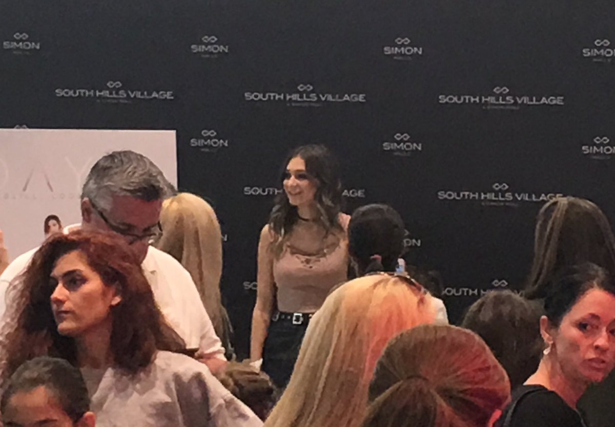 PghStrides's tweet photo. Hanging out at @ShopSouthHills with #PghStrides!! And @Daya is here!!!! https://t.co/wszqxbXFR0
