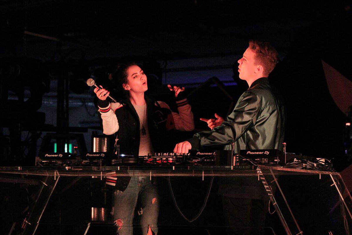 Back in Hamburg for the last show of the <a href="/FelixJaehn/">FELIX JAEHN</a> #BonfireTour2016 ✨