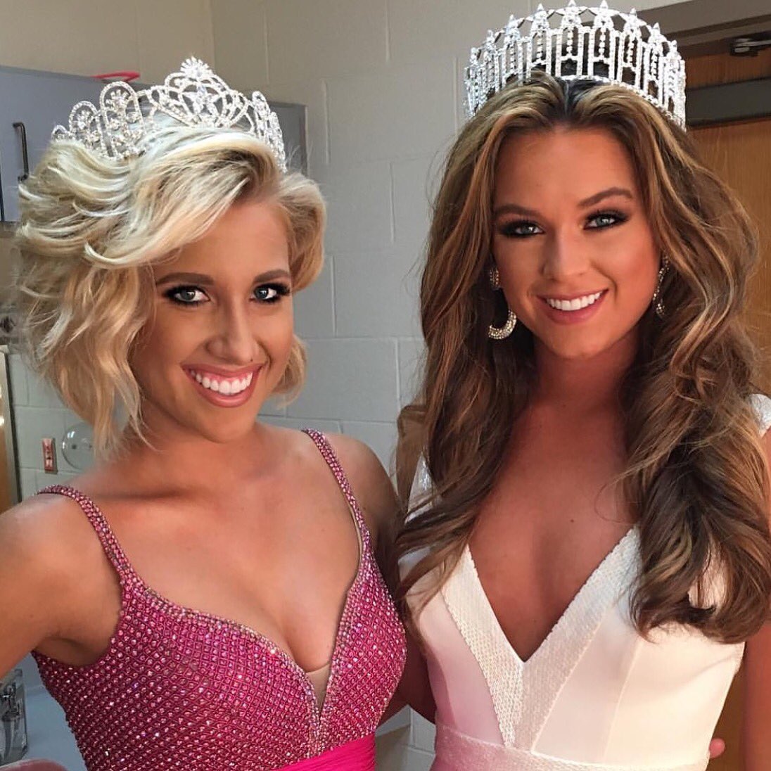 MissTNUSA's tweet photo. Thank you so much to @delaneyhenry_ and @gordoncosalon for making Savannah and I look our best last night for prelims! #Greenwood4TheCrown https://t.co/HCuf9hbzt1