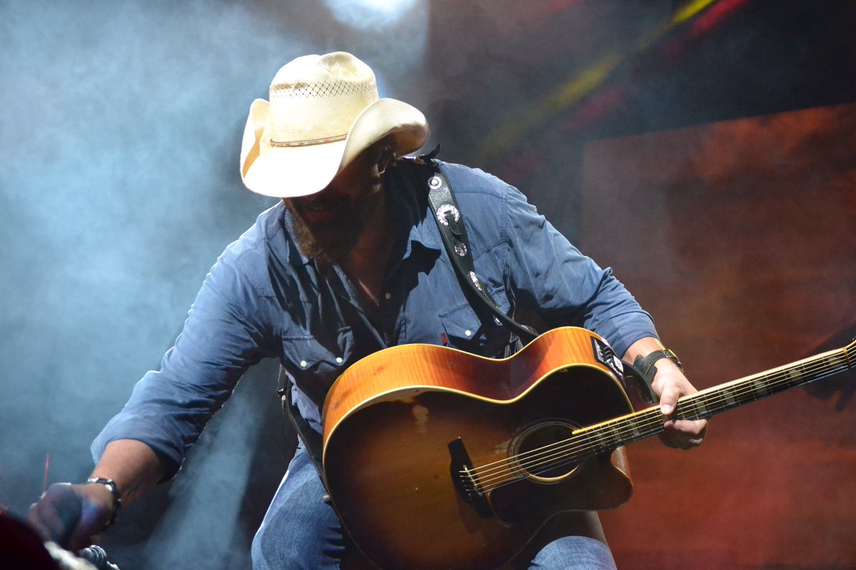 tobykeith's tweet photo. All in all we'd have a better world, with a few more cowboys… https://t.co/uRdo6KsJ0p https://t.co/Vc774KUcK9
