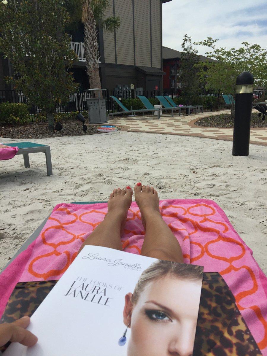 CousinCorp's tweet photo. It might be fall, but it's always summer in Florida. #laurajanelle #RGLB #IDentify #enCHARMing #Sleek https://t.co/SiNuYk4agX