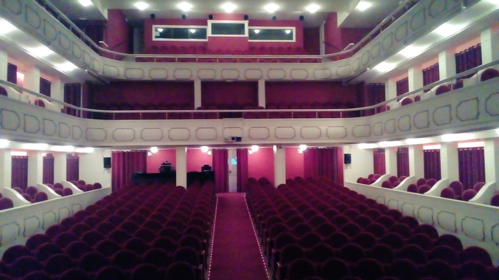 #Teatro precioso #Calahorra #LaRioja hoy <a href="/CarnedeGallina_/">Carne de Gallina</a>  ¡Qué no te lo cuenten!