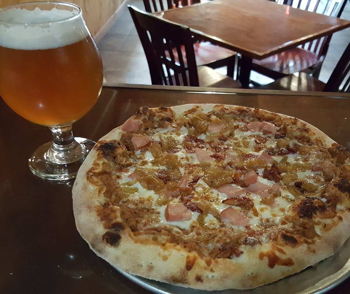 RailheadBrew's tweet photo. Today's Featured Pizza is Three Little Pigs - pulled pork, ham, bacon and caramelized onions https://t.co/rQTlBvgodh